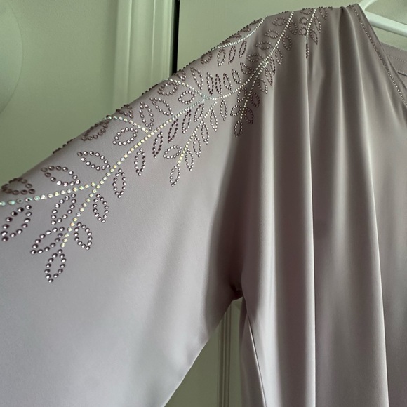 Elegant Lavender Embroidered Kaftan / Abaya. Size 56, NWT - Picture 2 of 7